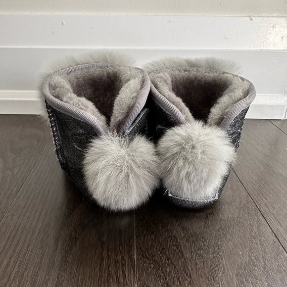 UGG Australia grey metallic infant boot - Picture 3 of 7